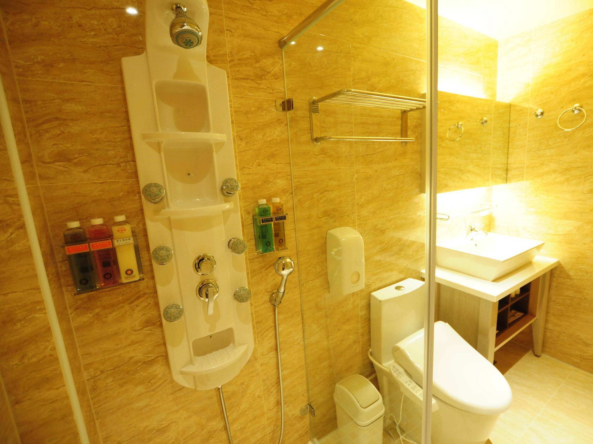 Kindness Hotel - Zhongshan Bade Branch Kaohsiung Eksteriør billede