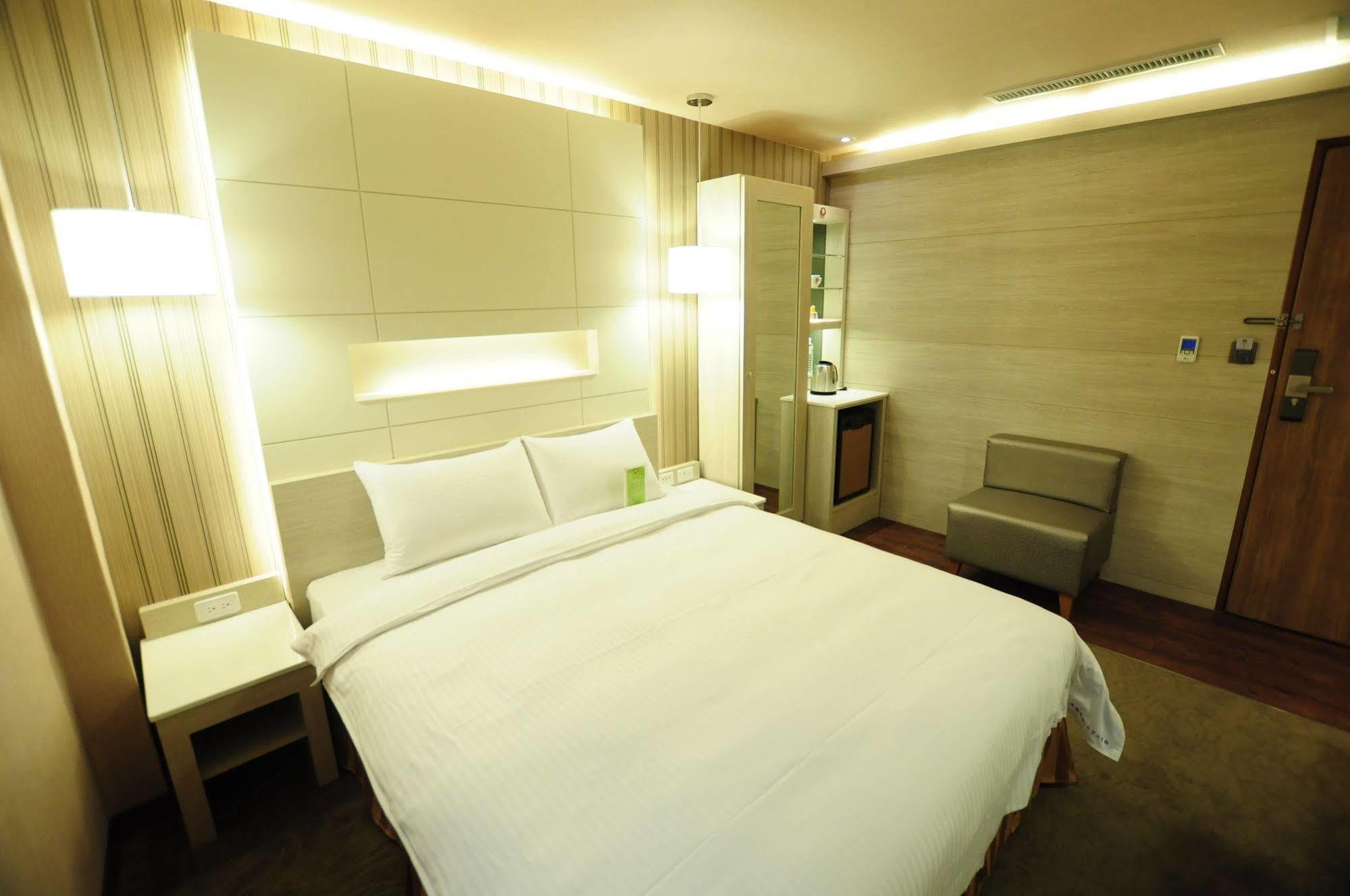 Kindness Hotel - Zhongshan Bade Branch Kaohsiung Eksteriør billede